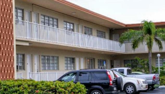 Hallandale Studio With Pool Lägenhet Hallandale Beach Exteriör bild